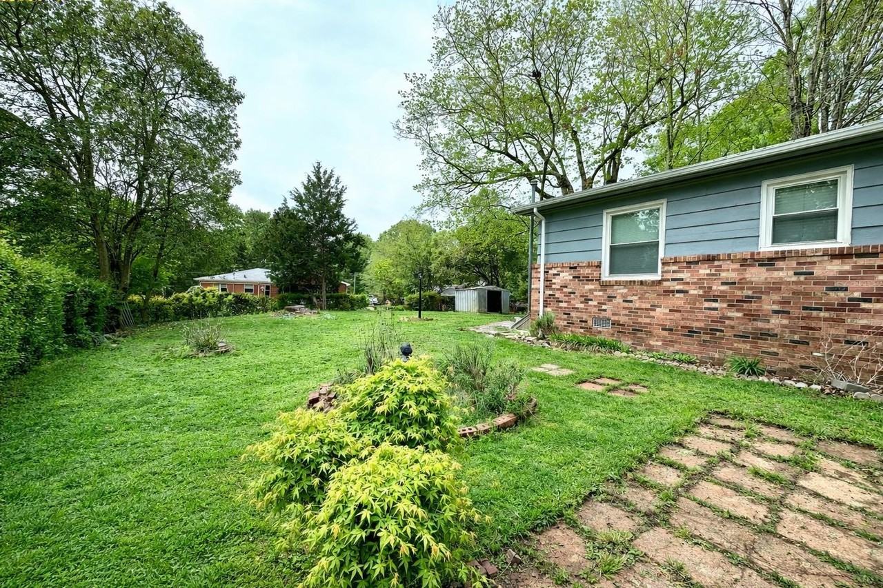 1003 Robinhood Ln #1 - Photo 2 of 36