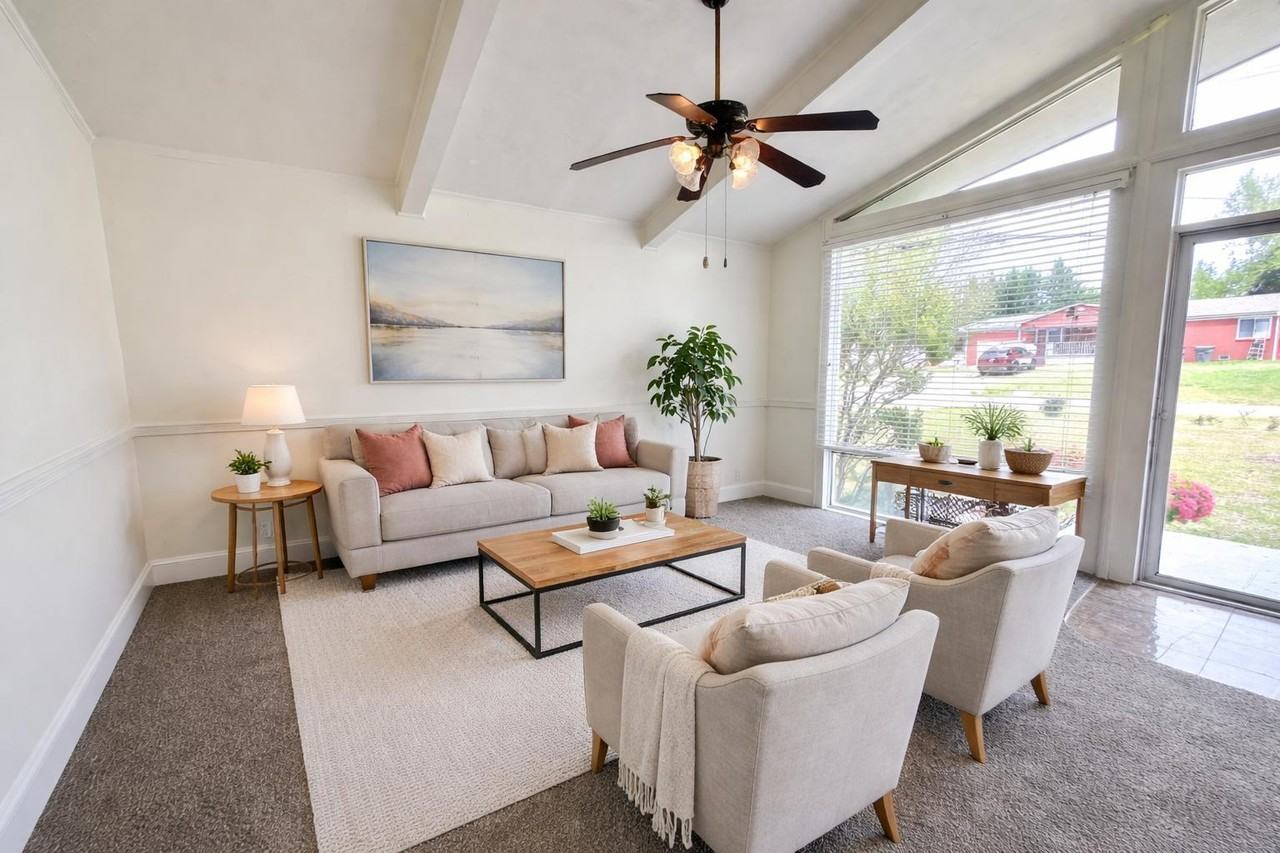 1003 Robinhood Ln #1 - Photo 4 of 36