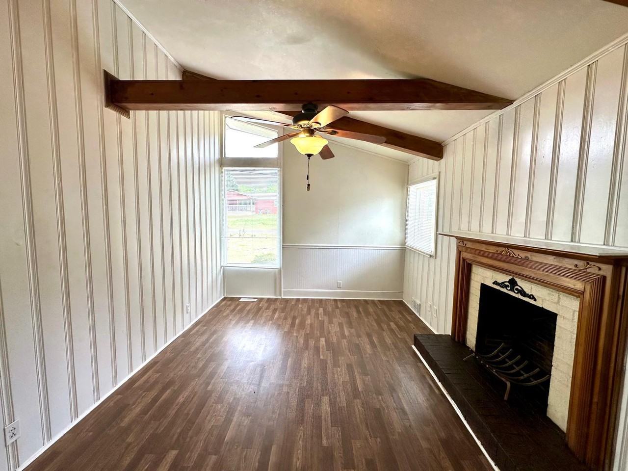 1003 Robinhood Ln #1 - Photo 5 of 36