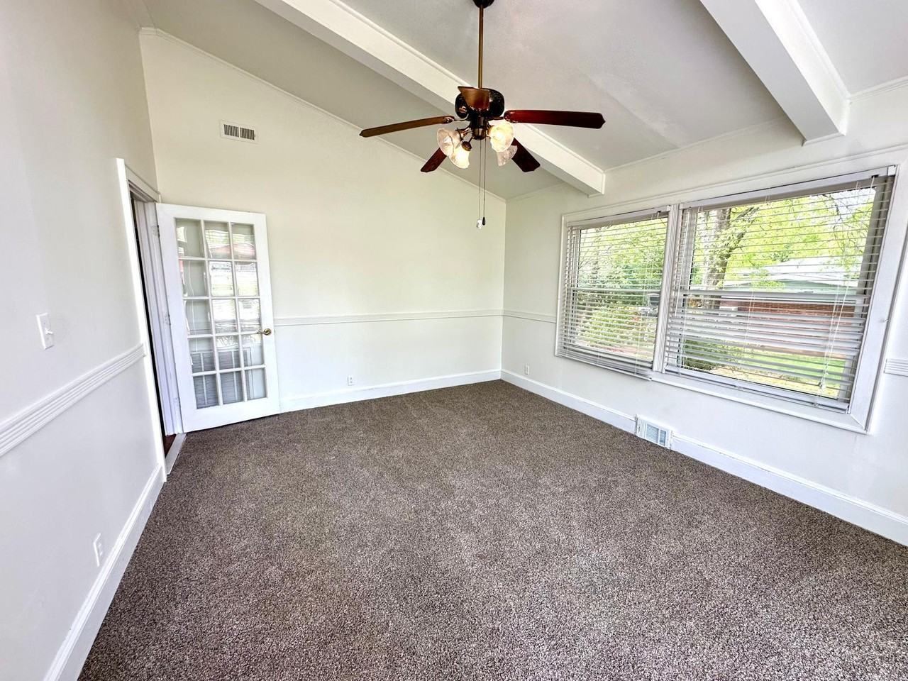 1003 Robinhood Ln #1 - Photo 7 of 36