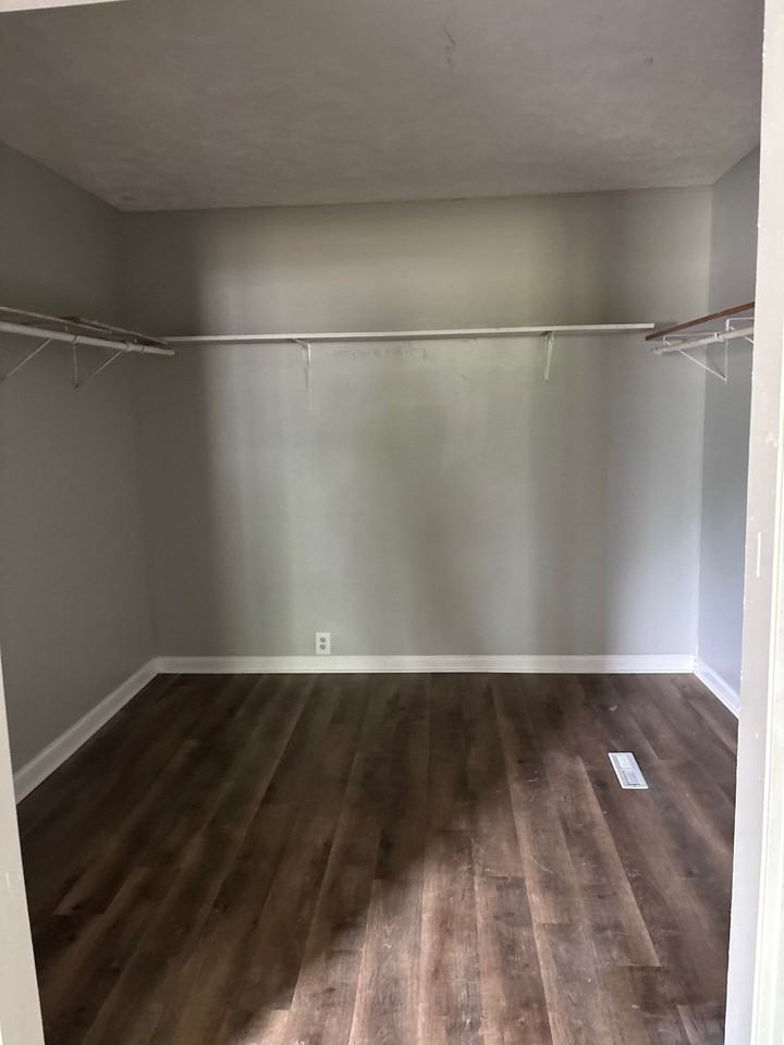 137 Baker St #1 - Photo 3 of 9