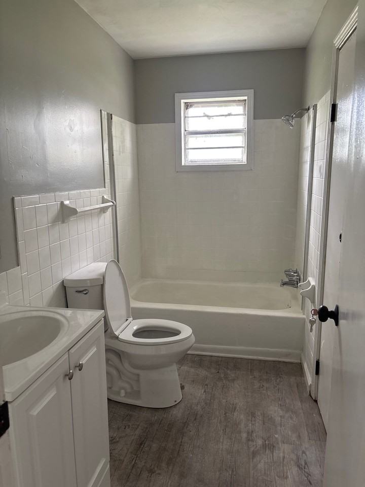 137 Baker St #1 - Photo 4 of 9