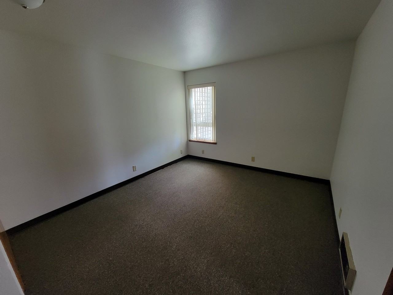 2204 Assumption St - Photo 4 of 9