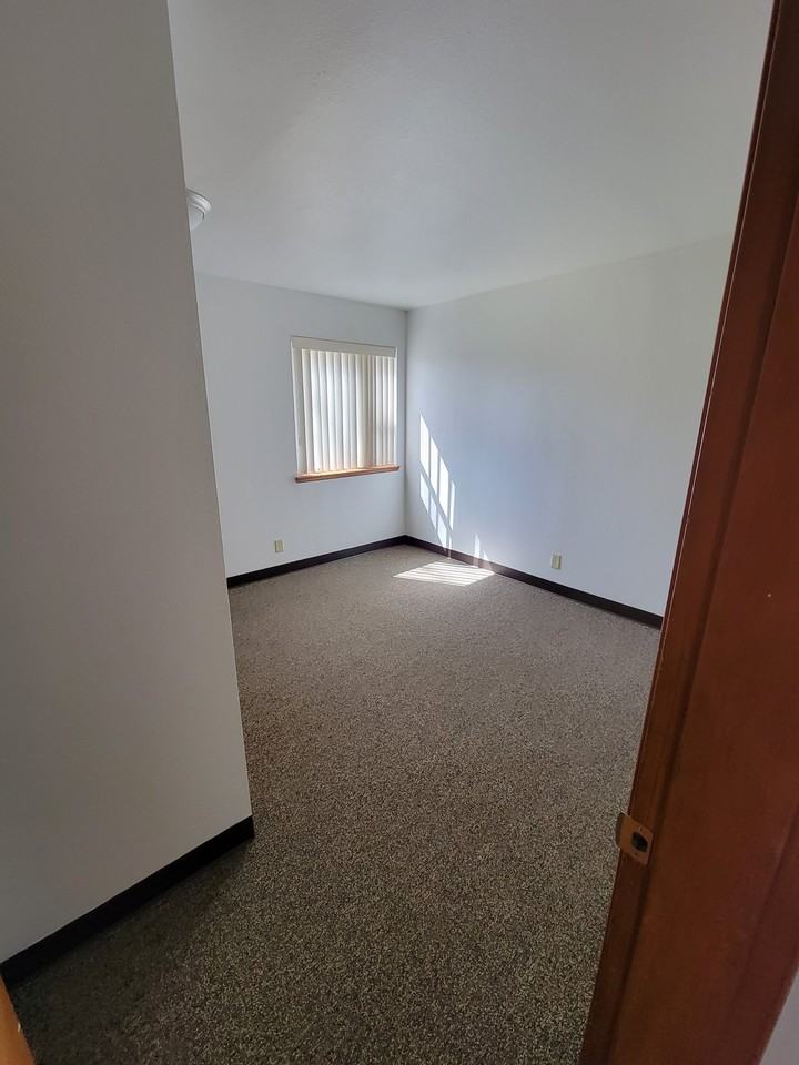 2204 Assumption St - Photo 6 of 9