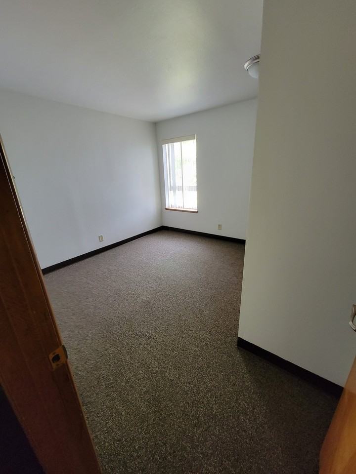 2204 Assumption St - Photo 7 of 9