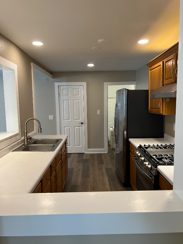 692 W 5th St - Photo 2 of 14