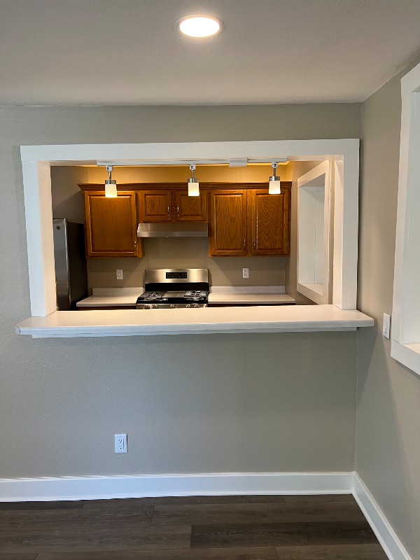 692 W 5th St - Photo 3 of 14