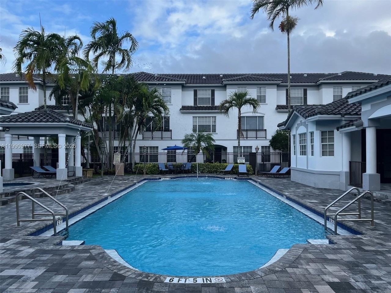 781 Sw 148th Ave #1502 - Photo 2 of 15