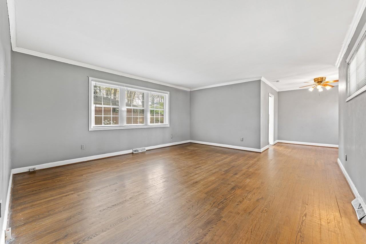 34 Knoxbury Ter - Photo 5 of 24