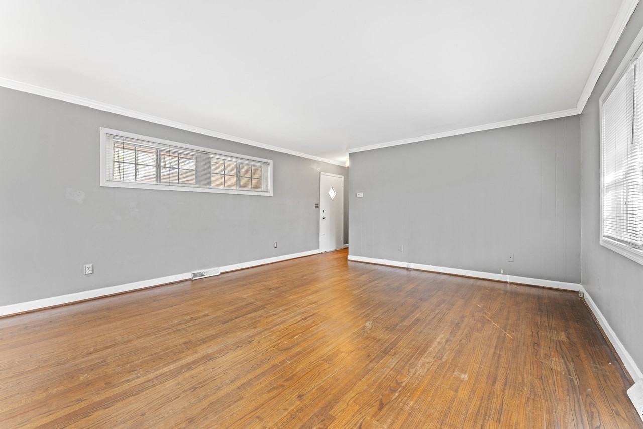 34 Knoxbury Ter - Photo 6 of 24