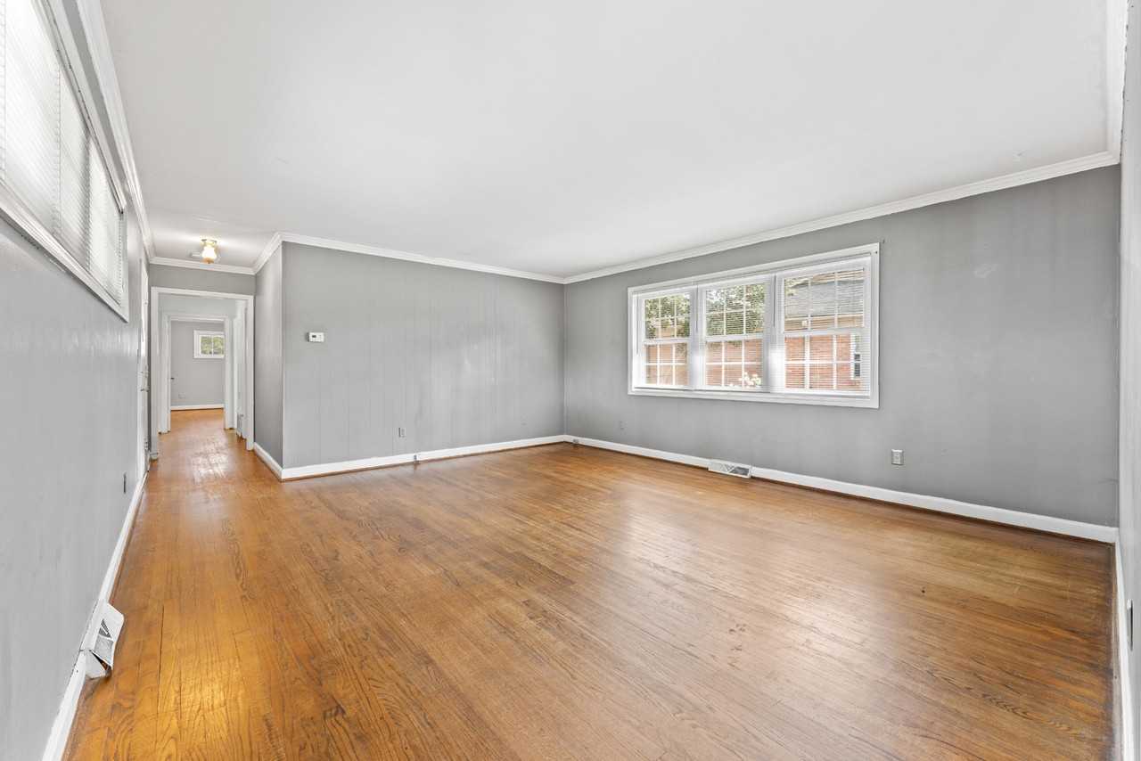 34 Knoxbury Ter - Photo 7 of 24