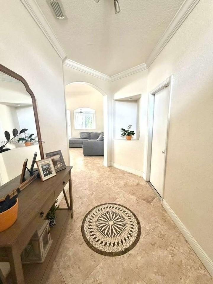 15391 Sw 17th Ter - Photo 2 of 16