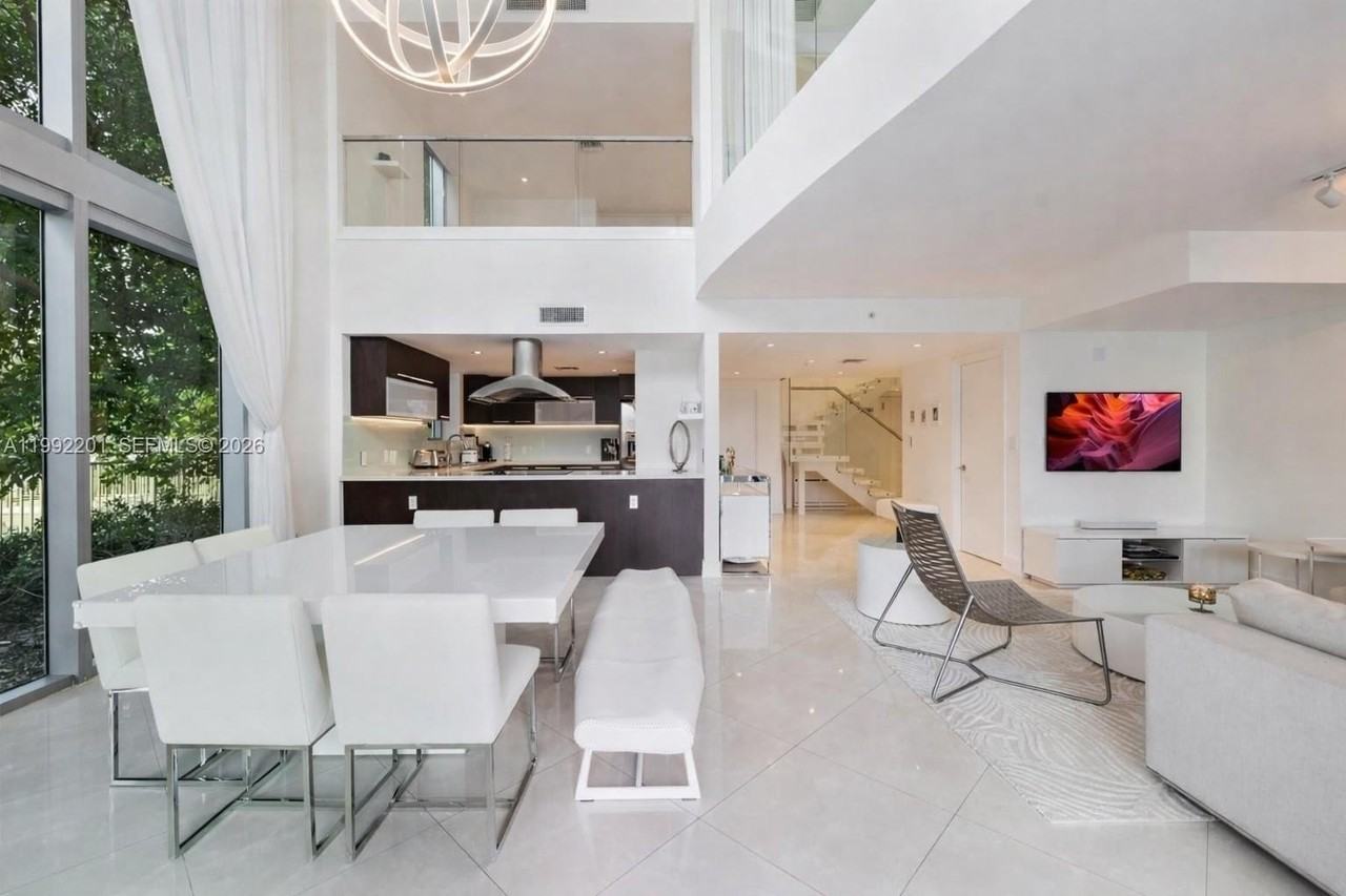 7928 East Dr #106 - Photo 3 of 44