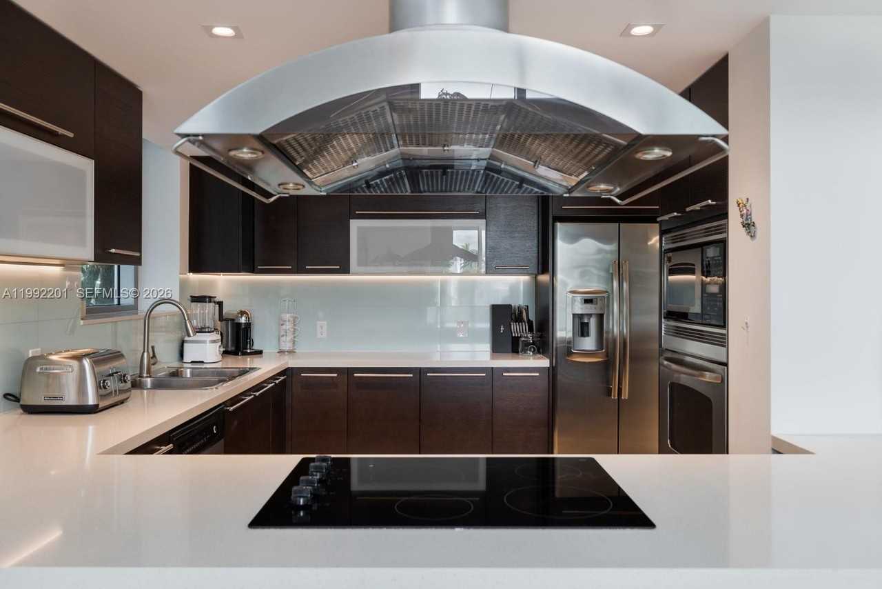 7928 East Dr #106 - Photo 5 of 44