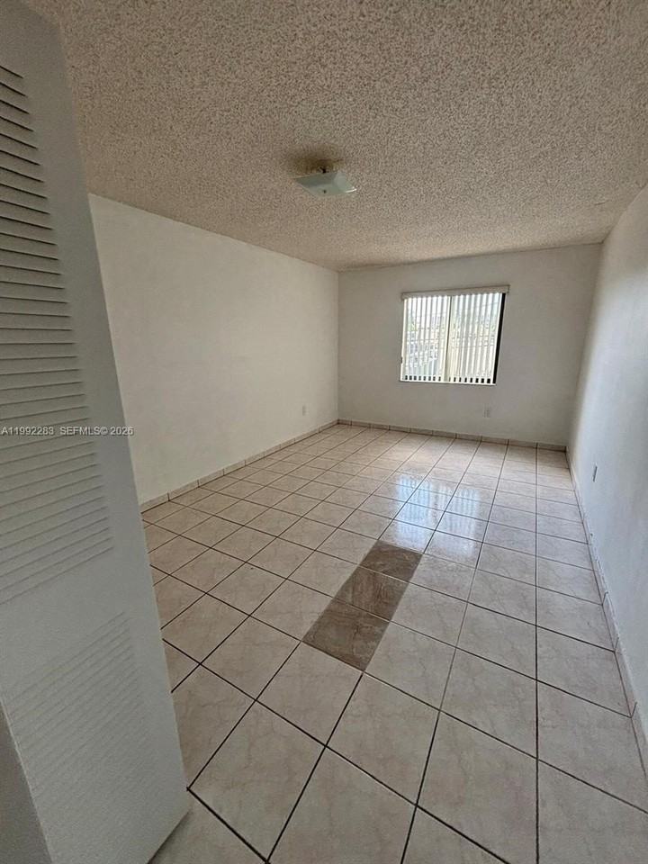 2046 W Flagler St #205 - Photo 5 of 9