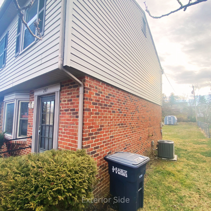 207 Wakefield Pl - Photo 3 of 11