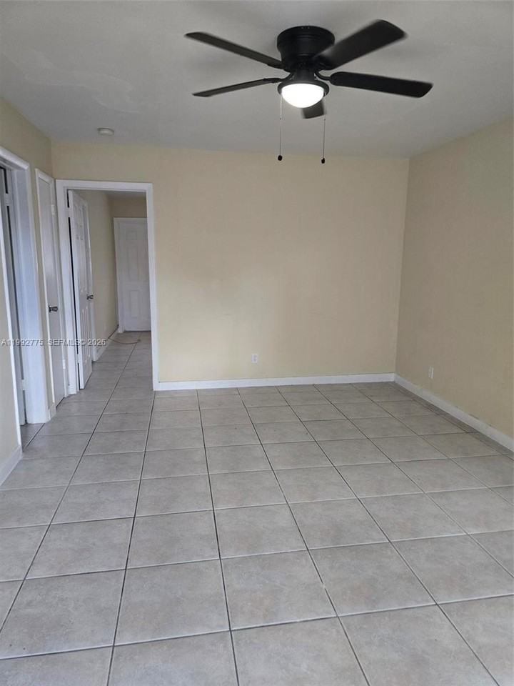 1507 Ne 5th Ave #3 - Photo 3 of 9