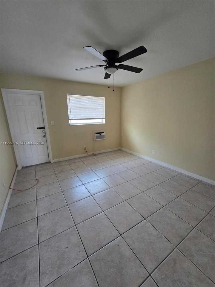 1507 Ne 5th Ave #3 - Photo 5 of 9