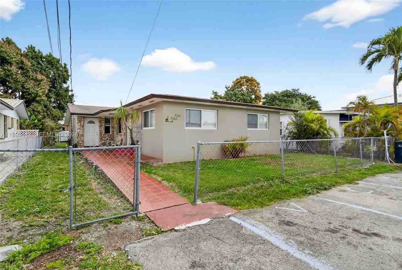 7261 Sw 21st St #7263 - Photo 2 of 41