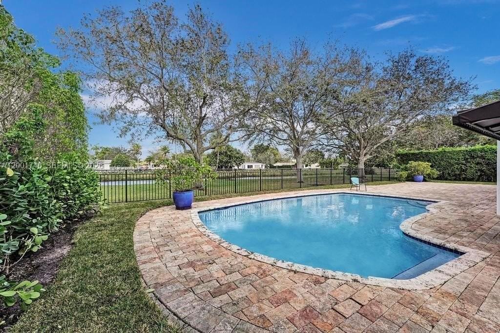 9261 Sw 85th St - Photo 6 of 25