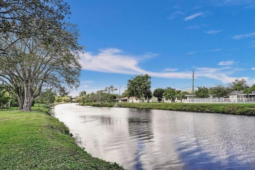 9261 Sw 85th St - Photo 7 of 25