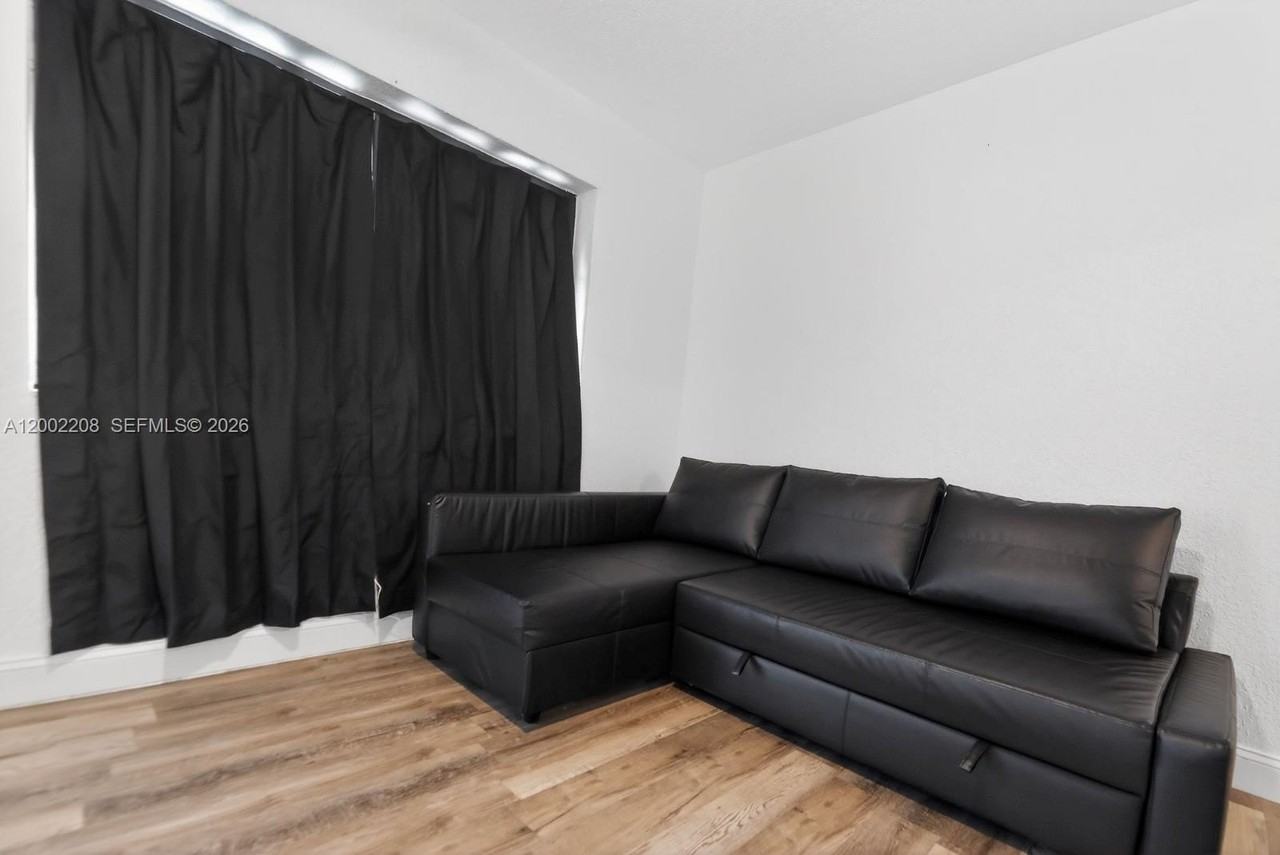 1810 Nw 9th St #1 - Photo 6 of 18