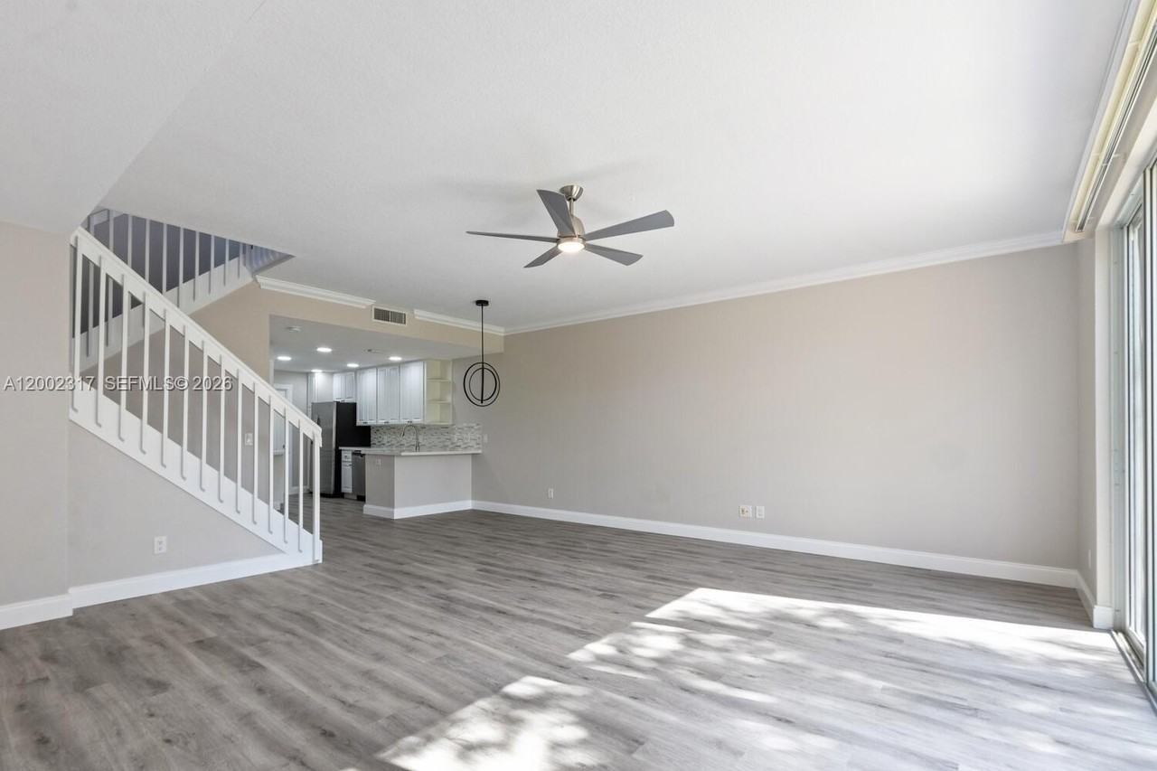 152 Santa Barbara Way #152 - Photo 3 of 24