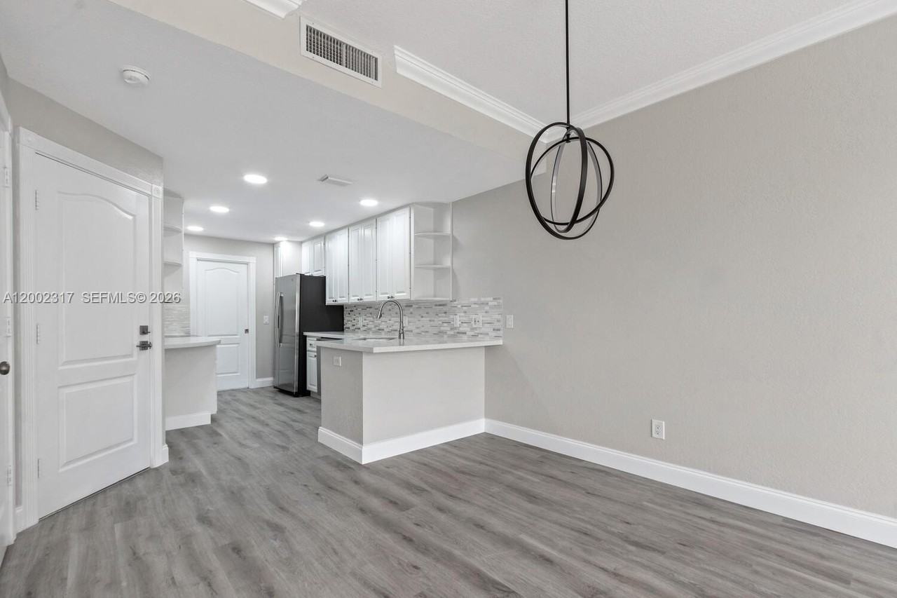 152 Santa Barbara Way #152 - Photo 6 of 24