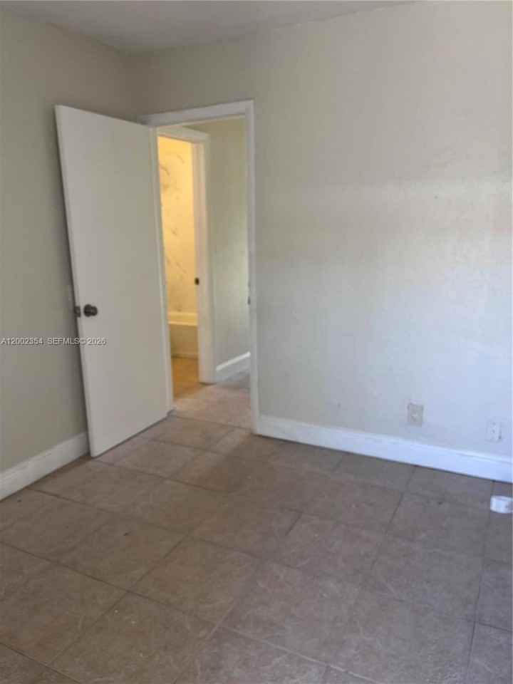 109 Nw 14th Way #2 - Photo 6 of 9