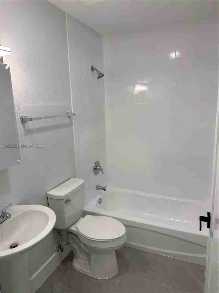 7608 Nw 38th Ct #14 - Photo 4 of 10