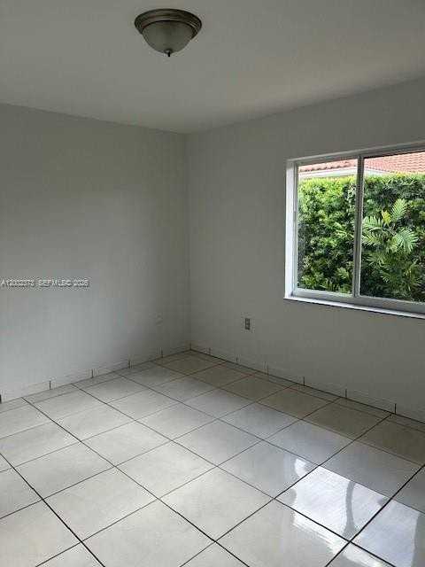 3165 Sw 26th St #2 - Photo 5 of 11