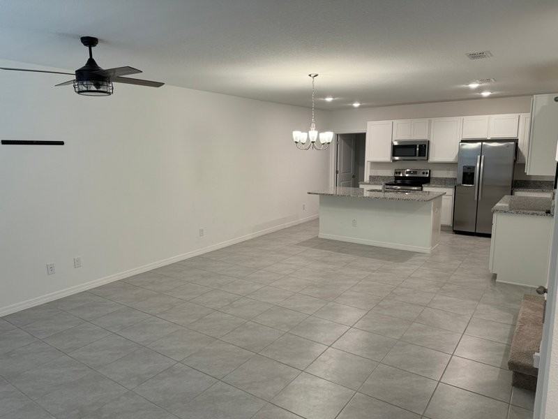 648 Belgrove St - Photo 3 of 9