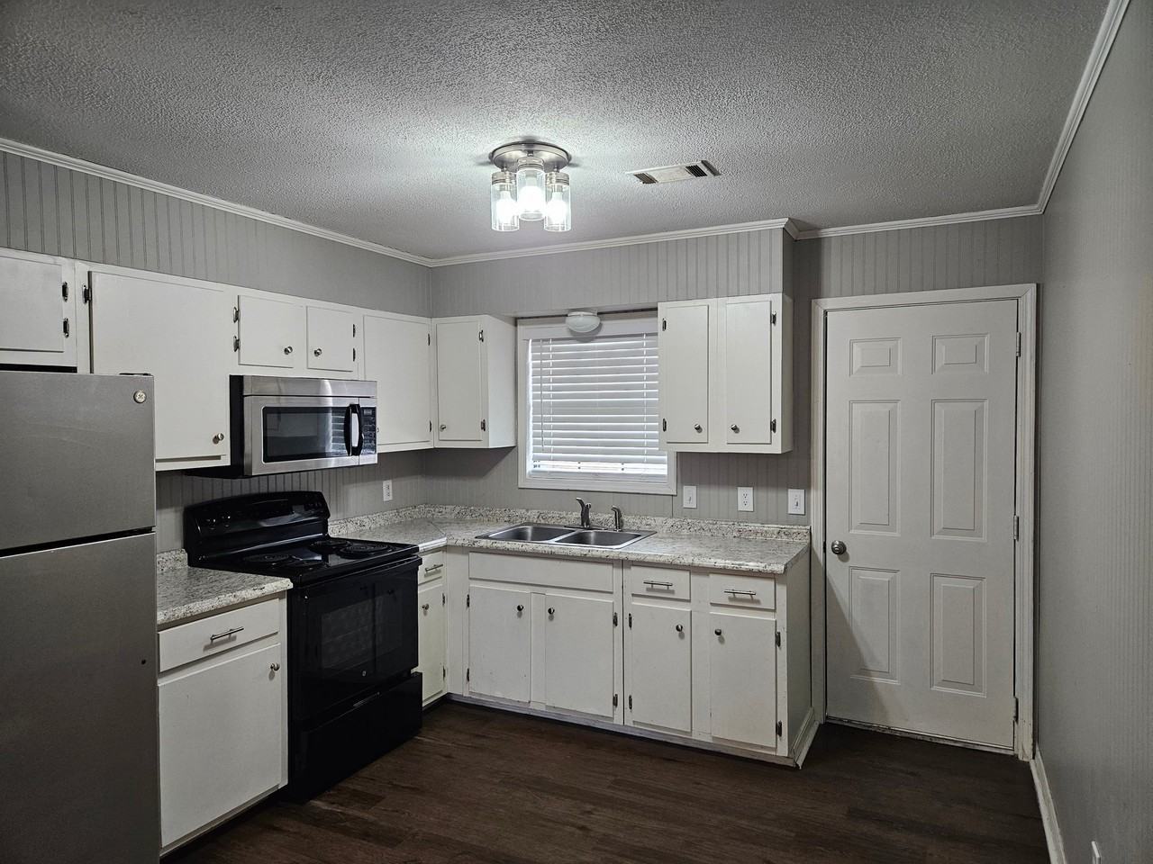 16 Linder Rd #2 - Photo 3 of 8