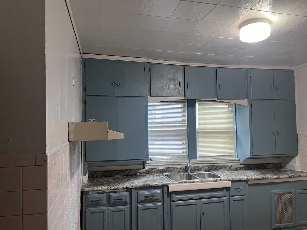 2523 S 12th St - Photo 5 of 8