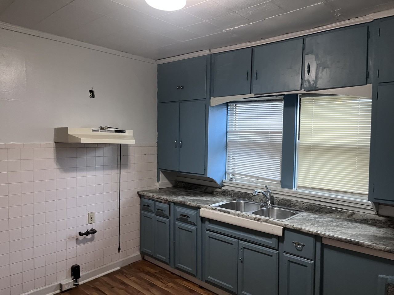 2523 S 12th St - Photo 4 of 8