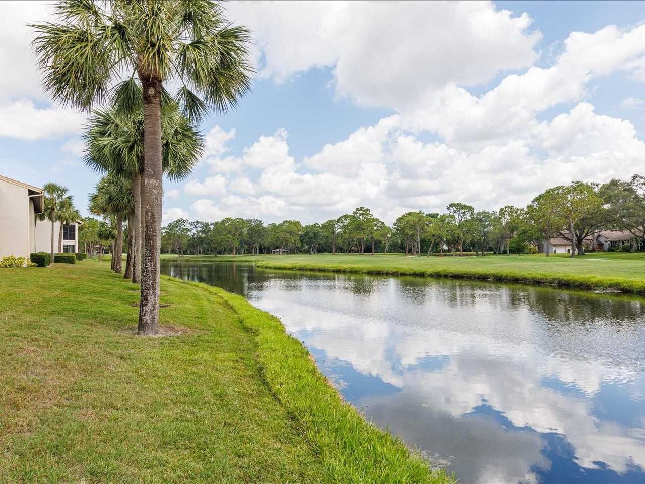 4440 Weybridge #4440 - Photo 5 of 28