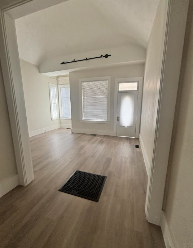 654 S Colorado St - Photo 2 of 10