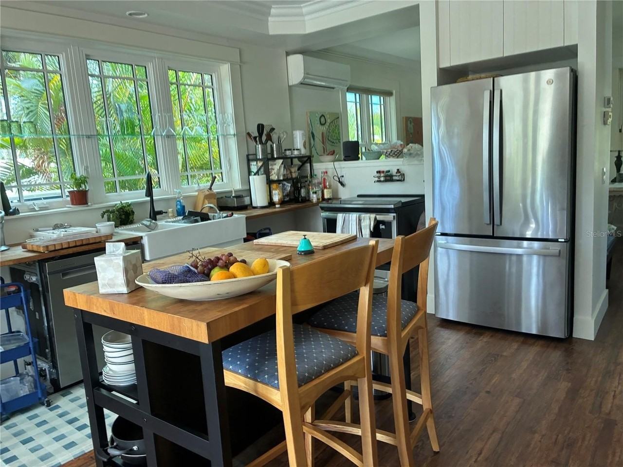 385 W Cowles St - Photo 4 of 18