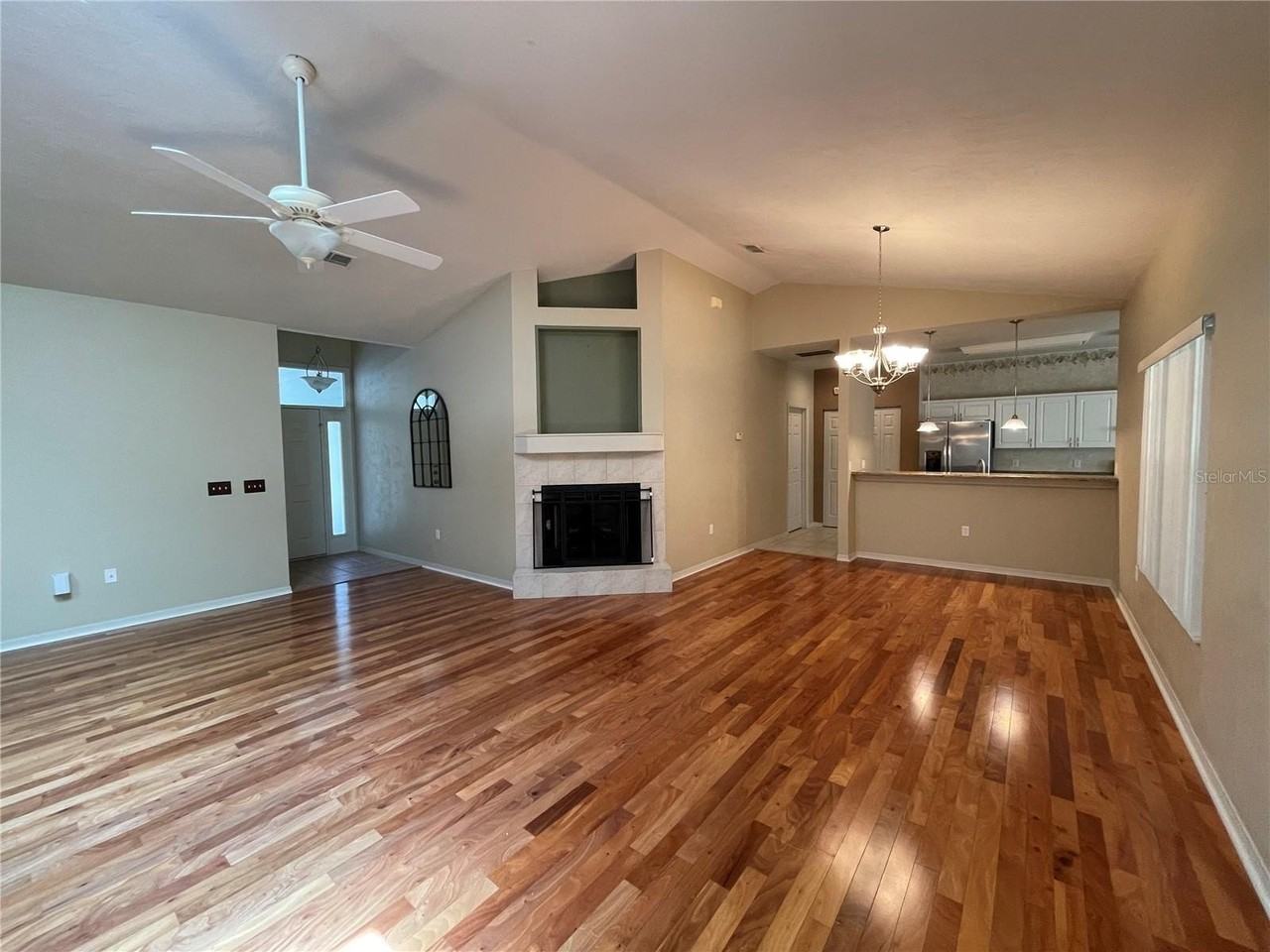 4431 Nw 35th St - Photo 2 of 31