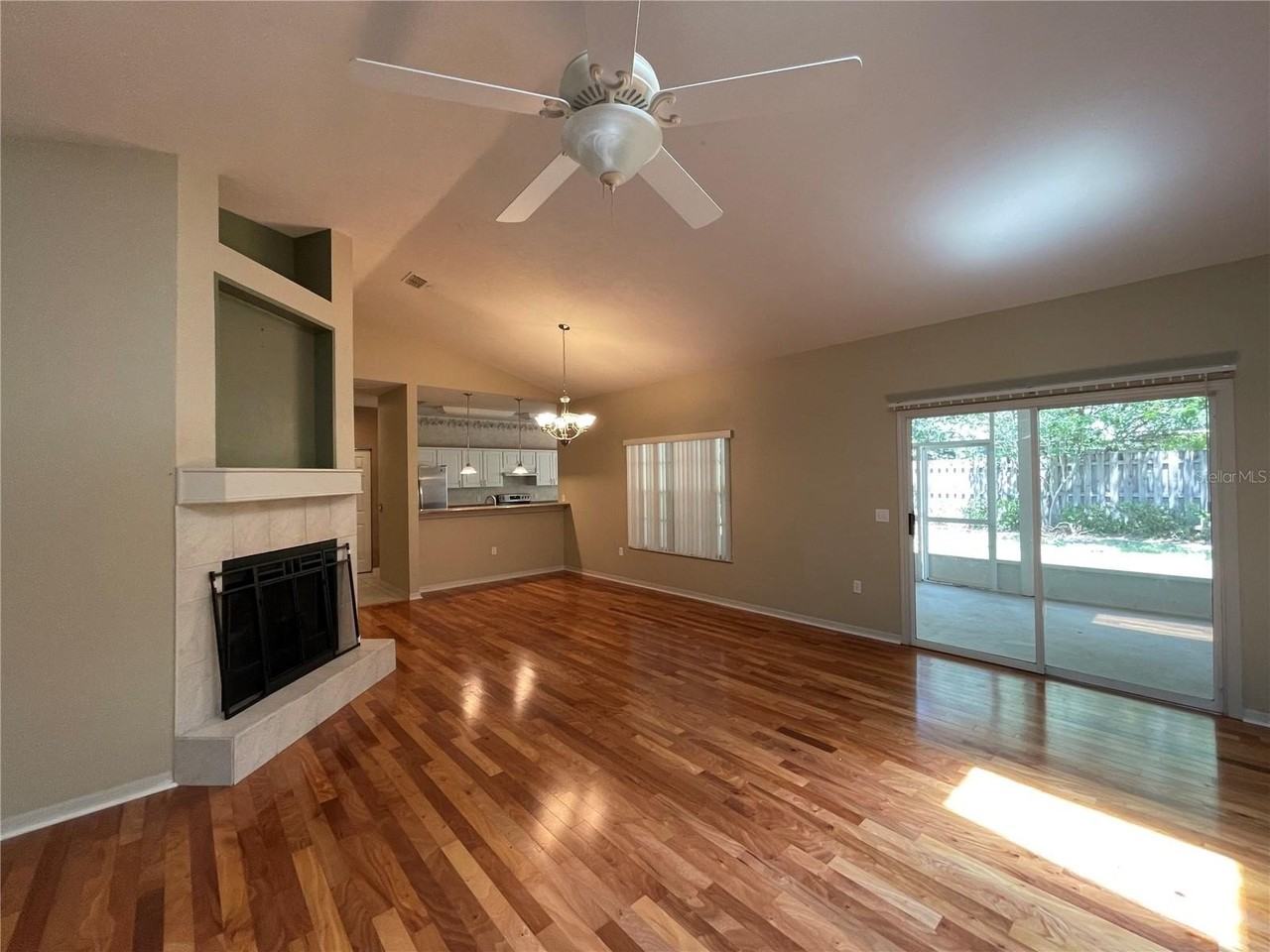 4431 Nw 35th St - Photo 3 of 31