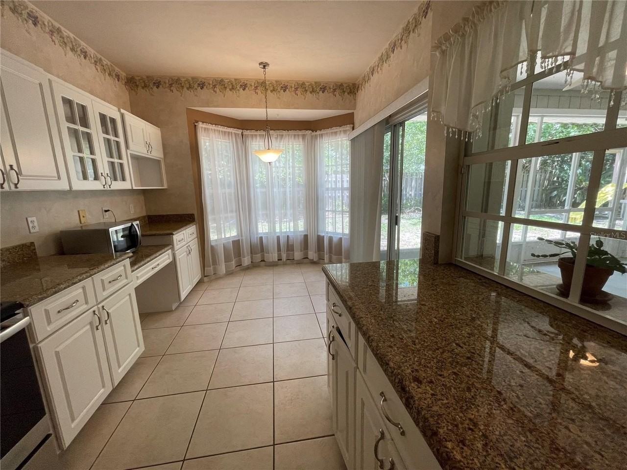 4431 Nw 35th St - Photo 6 of 31