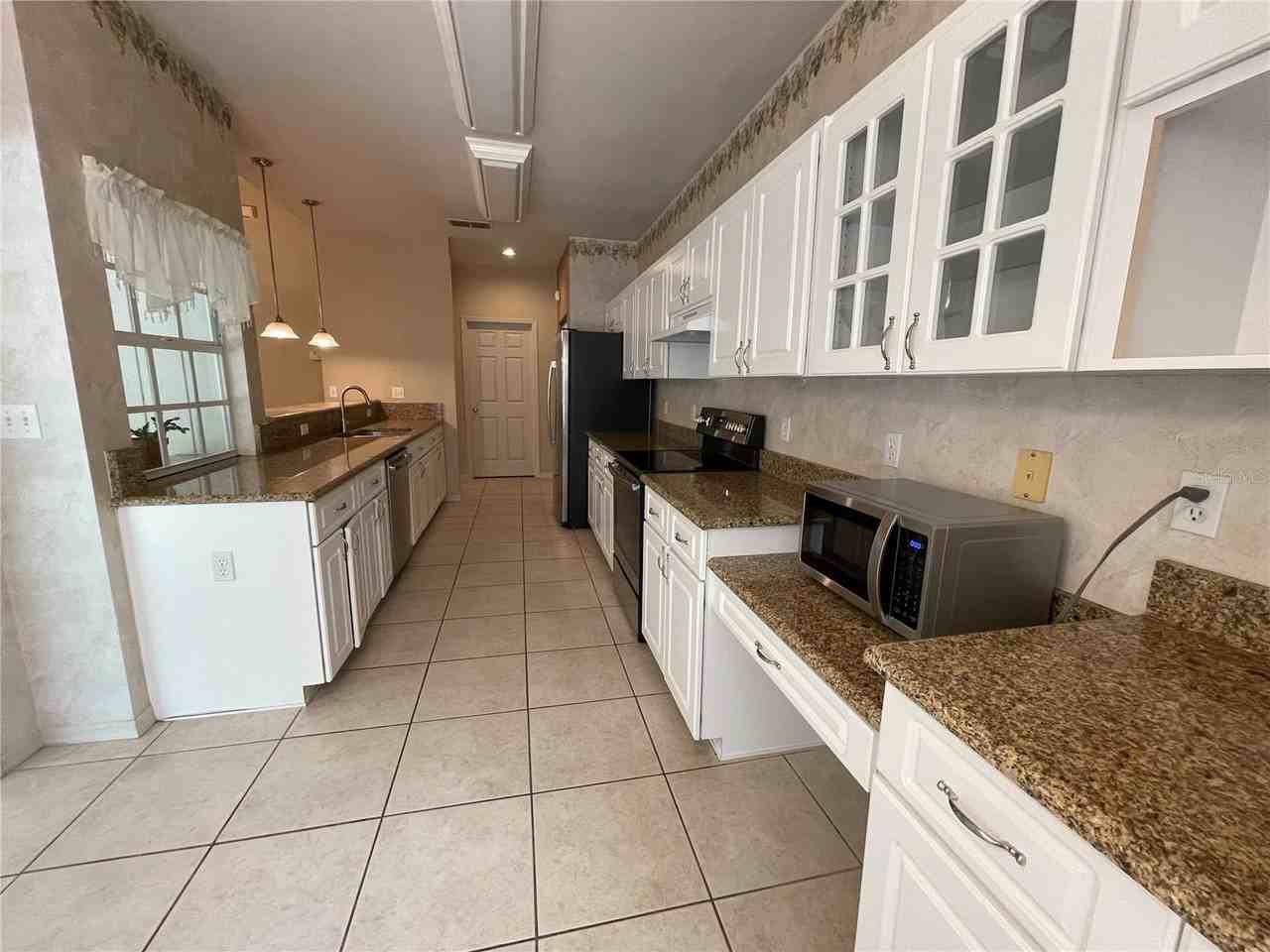 4431 Nw 35th St - Photo 7 of 31