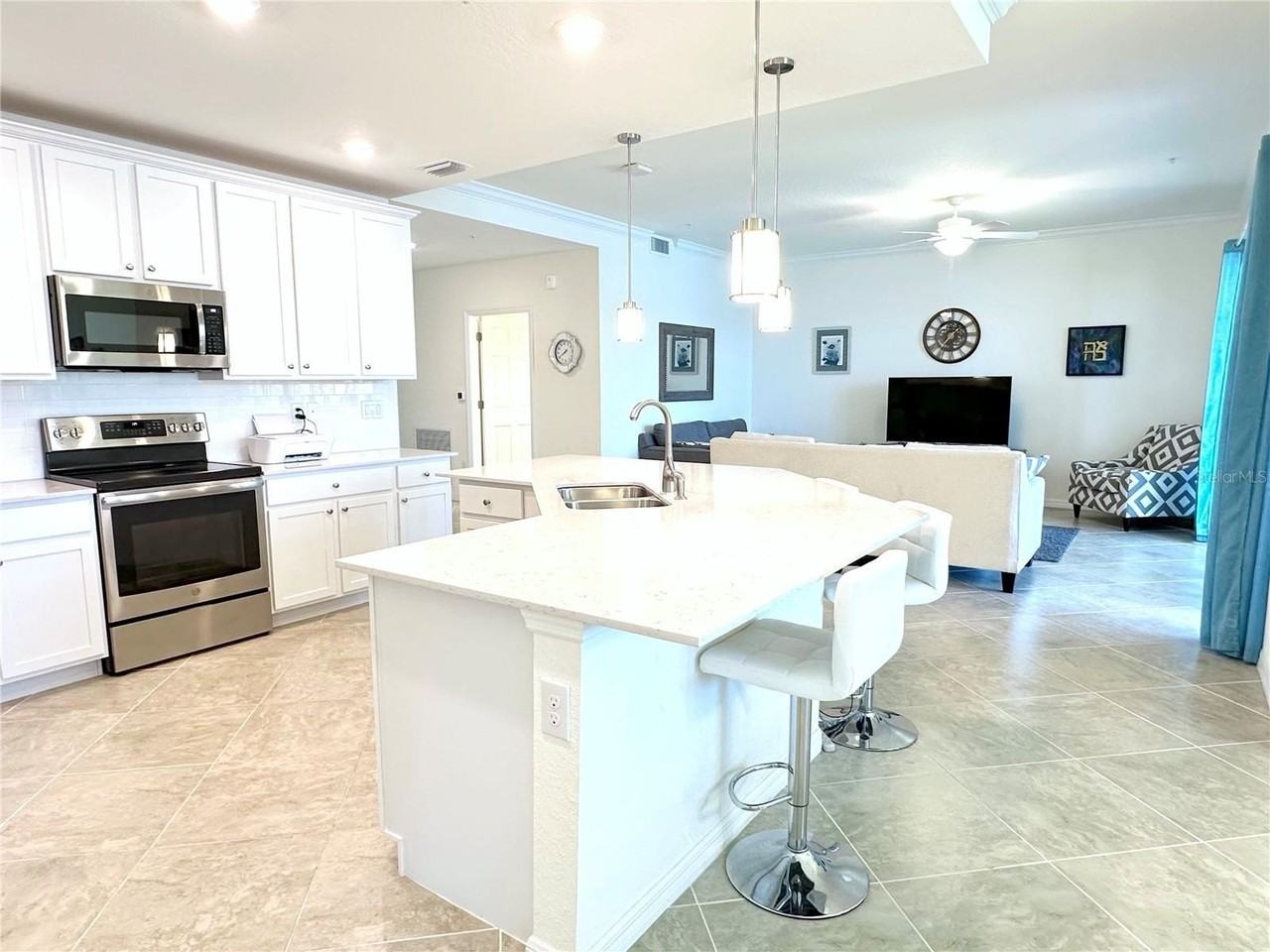 10054 Crooked Creek Dr #102 - Photo 4 of 46