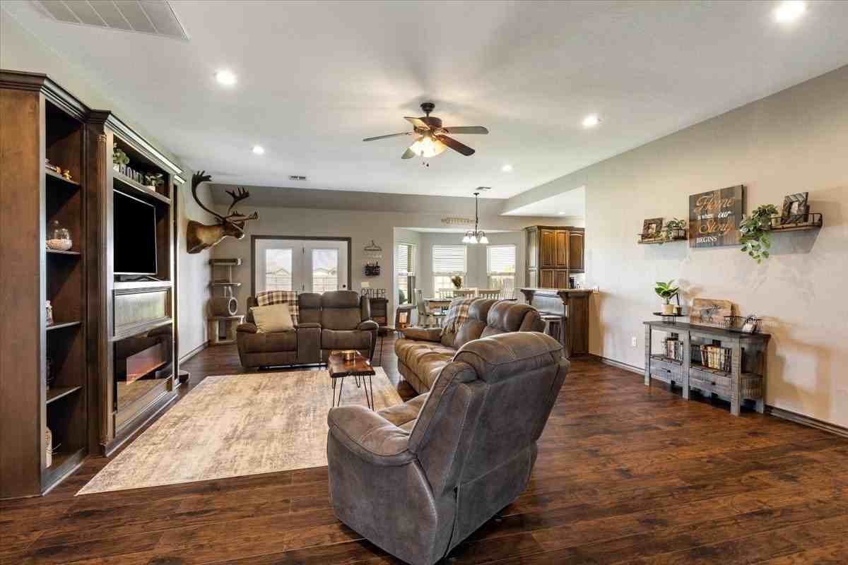 8398 Sw Sun Valley Dr #1 - Photo 3 of 36