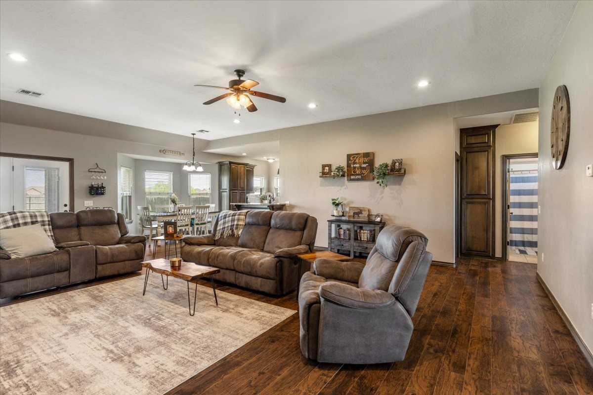 8398 Sw Sun Valley Dr #1 - Photo 4 of 36