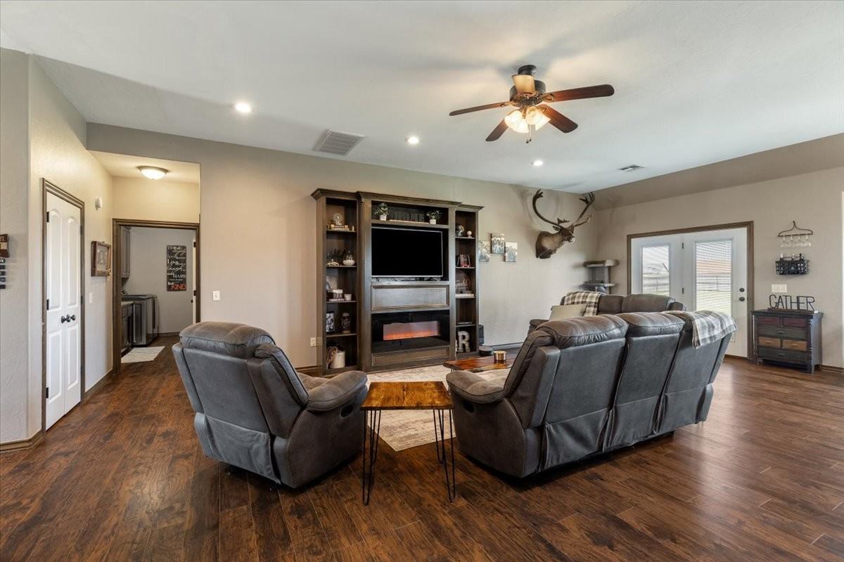 8398 Sw Sun Valley Dr #1 - Photo 5 of 36