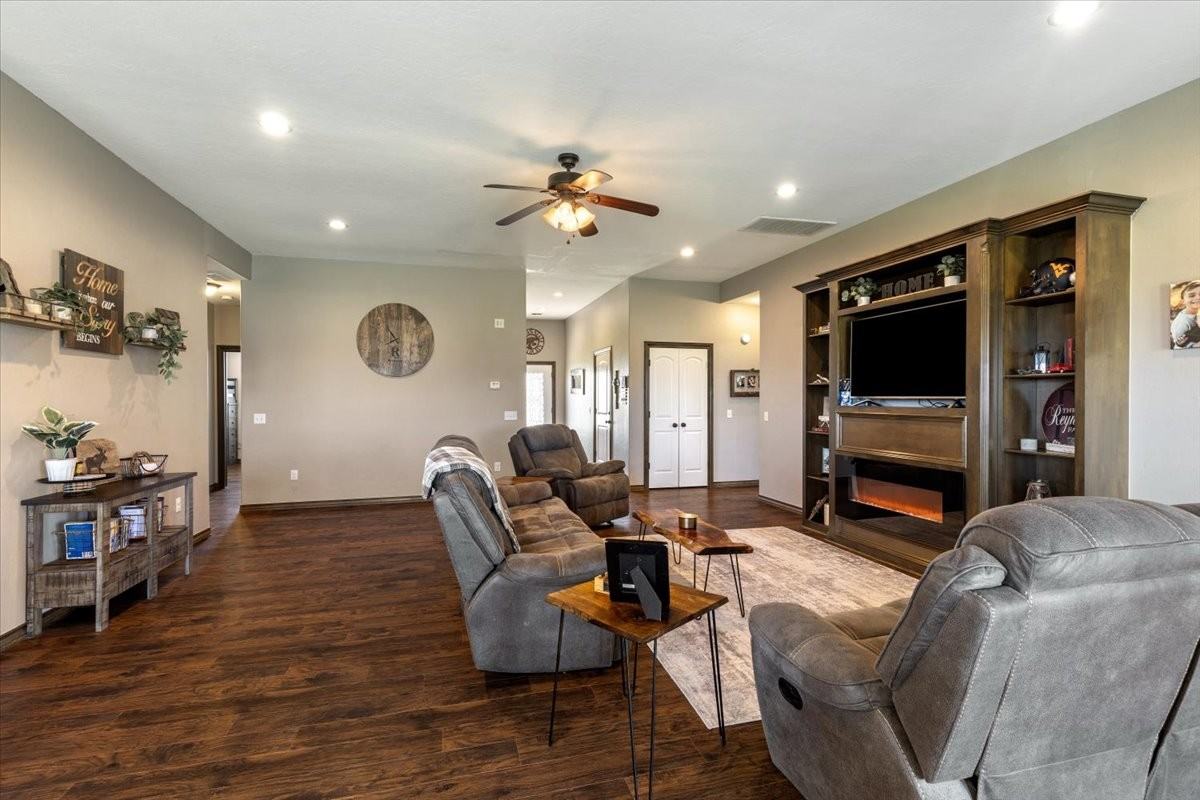 8398 Sw Sun Valley Dr #1 - Photo 6 of 36