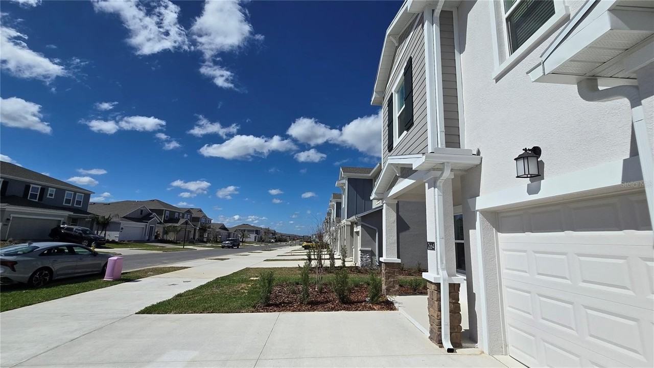 2664 Armstrong Ave - Photo 4 of 50