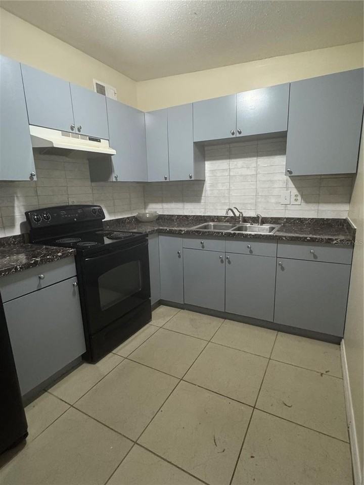 1216 Lawne Blvd - Photo 4 of 13