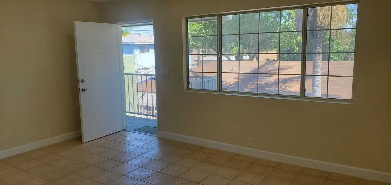 11749 4th Ave #4 - Photo 3 of 8